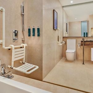 Deluxe  King Room Mobility accessible